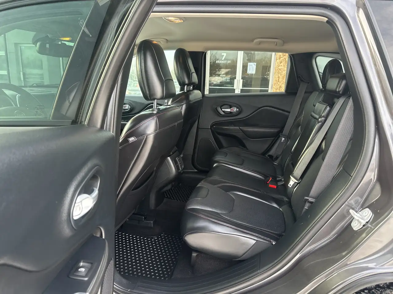 Jeep Cherokee снимка Jeep Cherokee