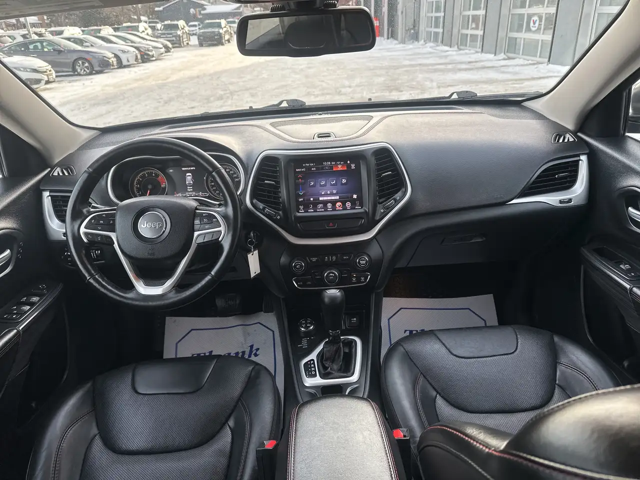 Jeep Cherokee снимка Jeep Cherokee