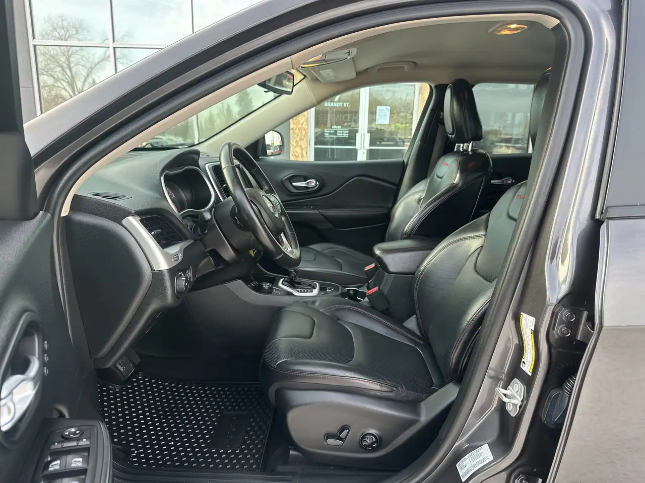 Jeep Cherokee снимка Jeep Cherokee