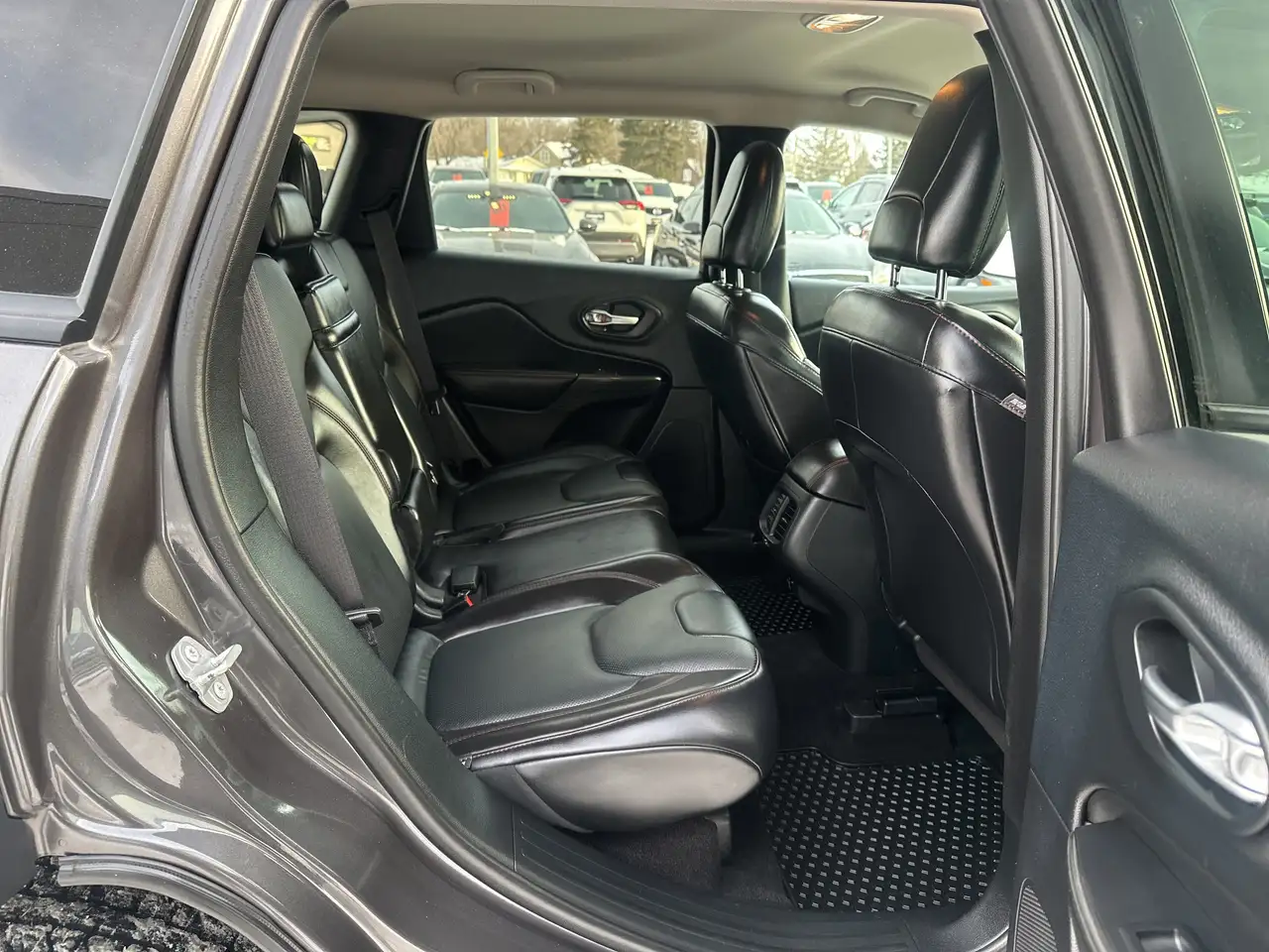 Jeep Cherokee снимка Jeep Cherokee