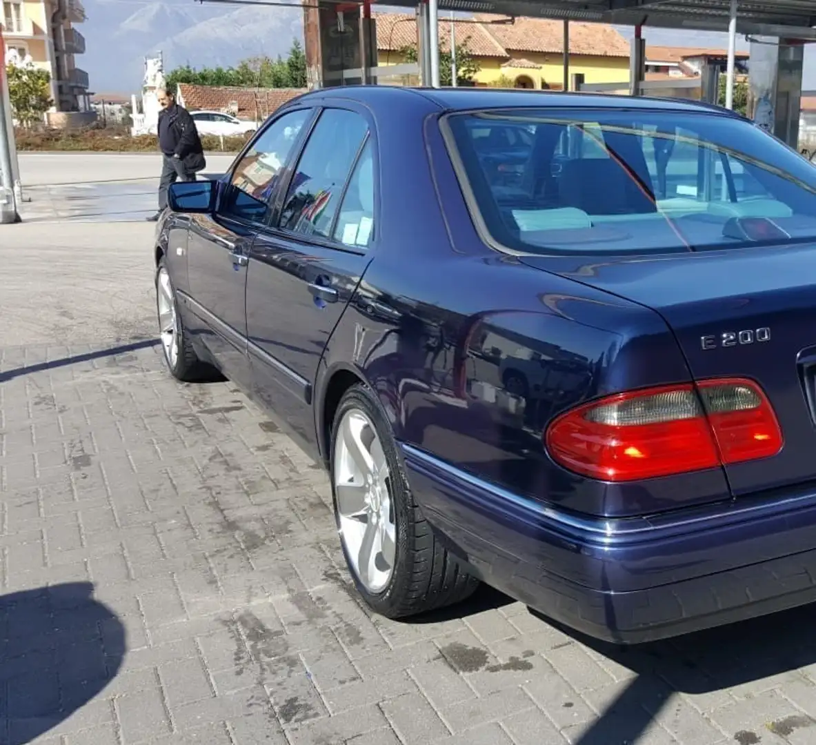 Mercedes-Benz 200 - 1