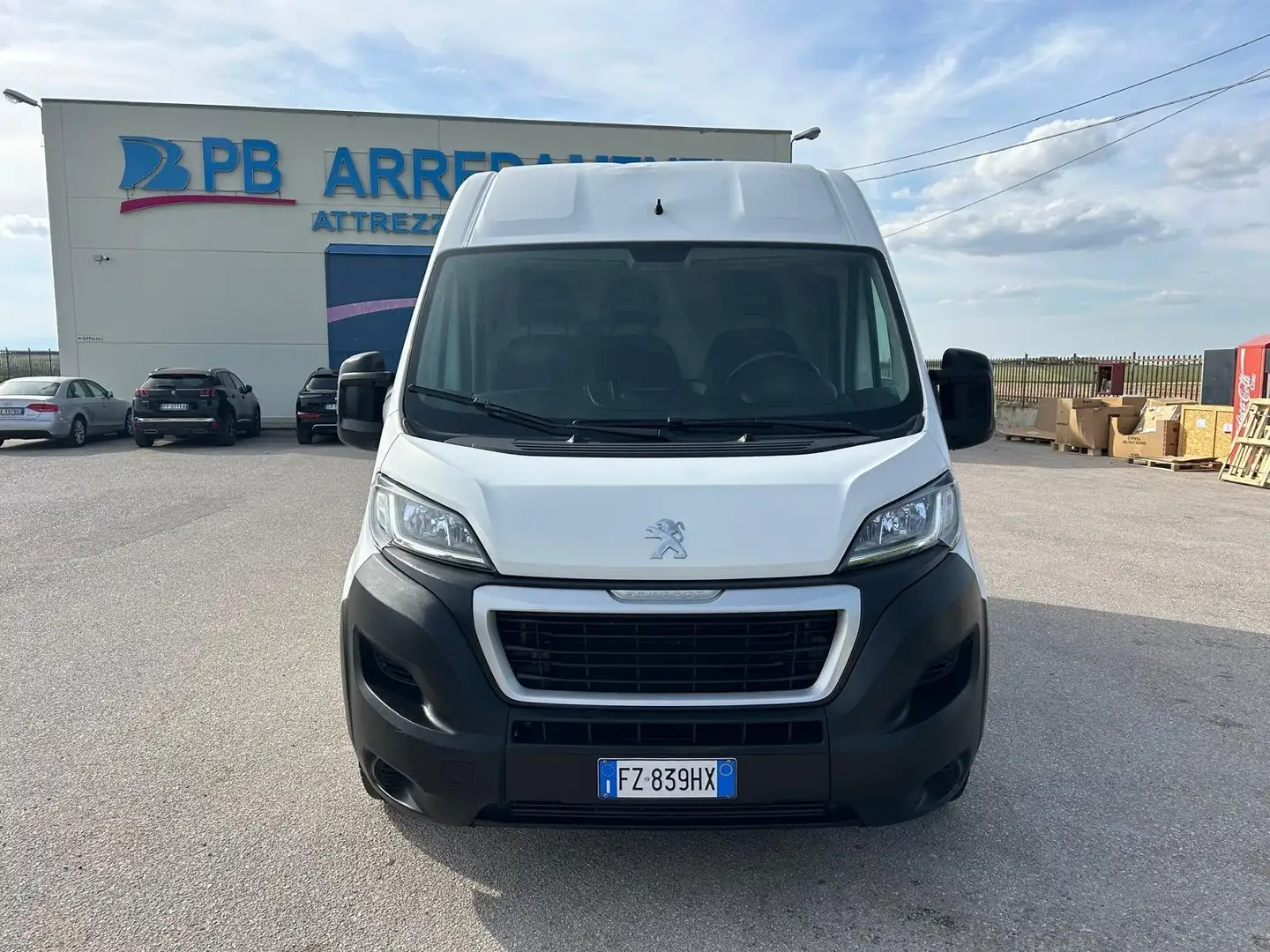 Peugeot Boxer 330 L1H2 2.2 BLUEHDI 120CV SeS Weiß - 2