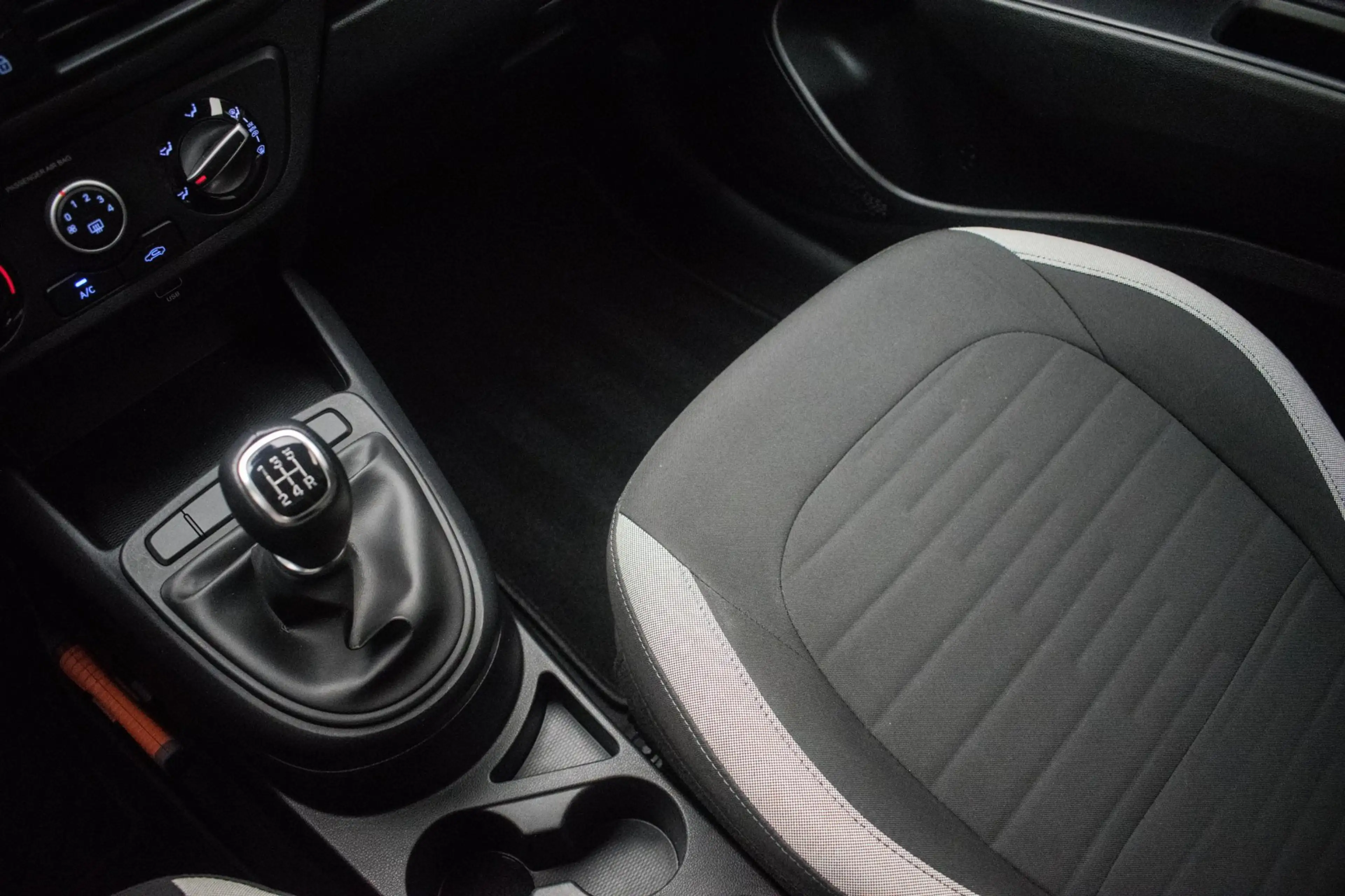 Hyundai i10 Cross 1.0 Comfort NL-auto [ Trekhaak Carplay Airco — photo 32