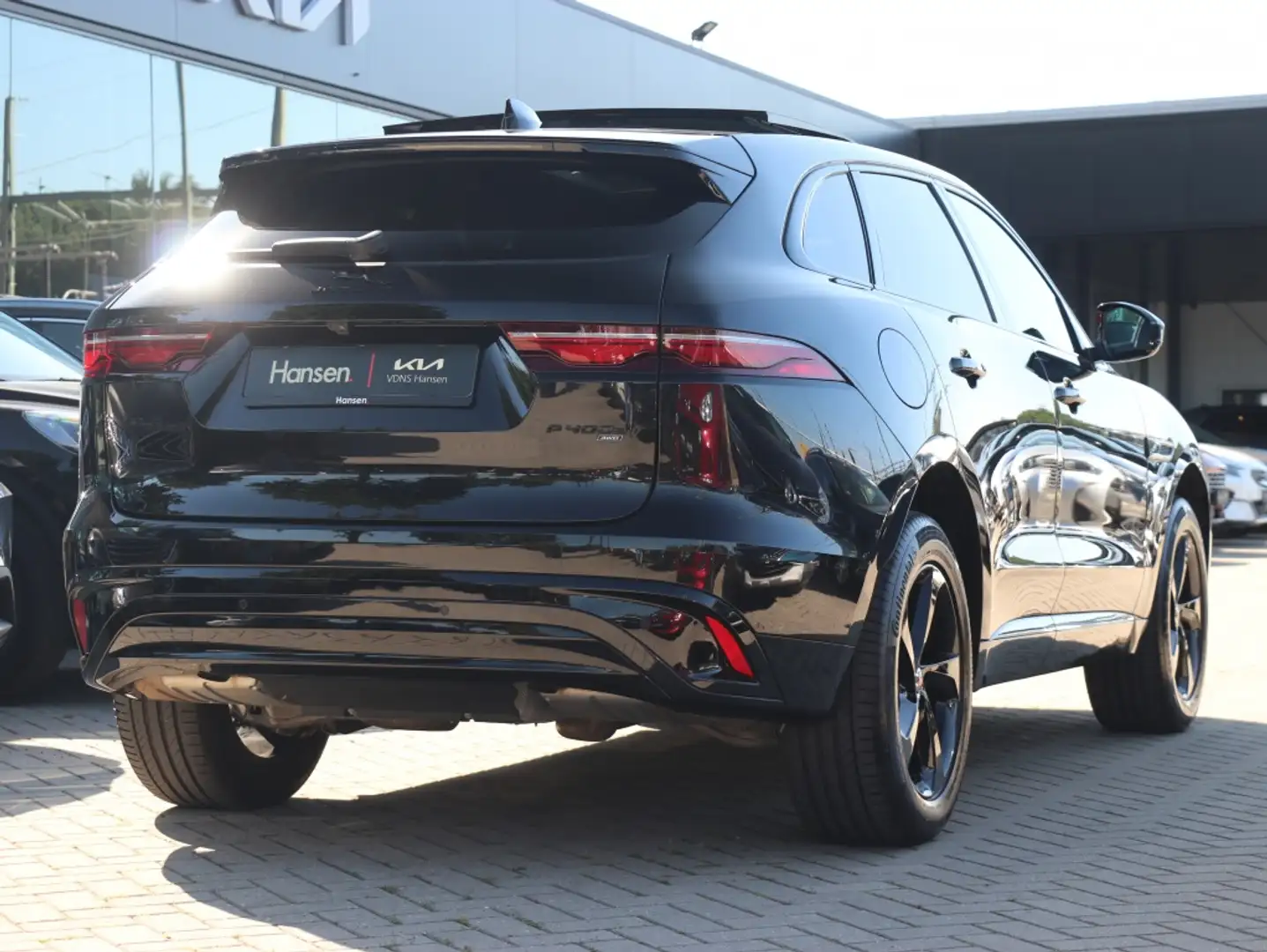 Jaguar F-Pace 2.0 P400e R-Dynamic S I Panoramadak I Meridian I L Zwart - 2