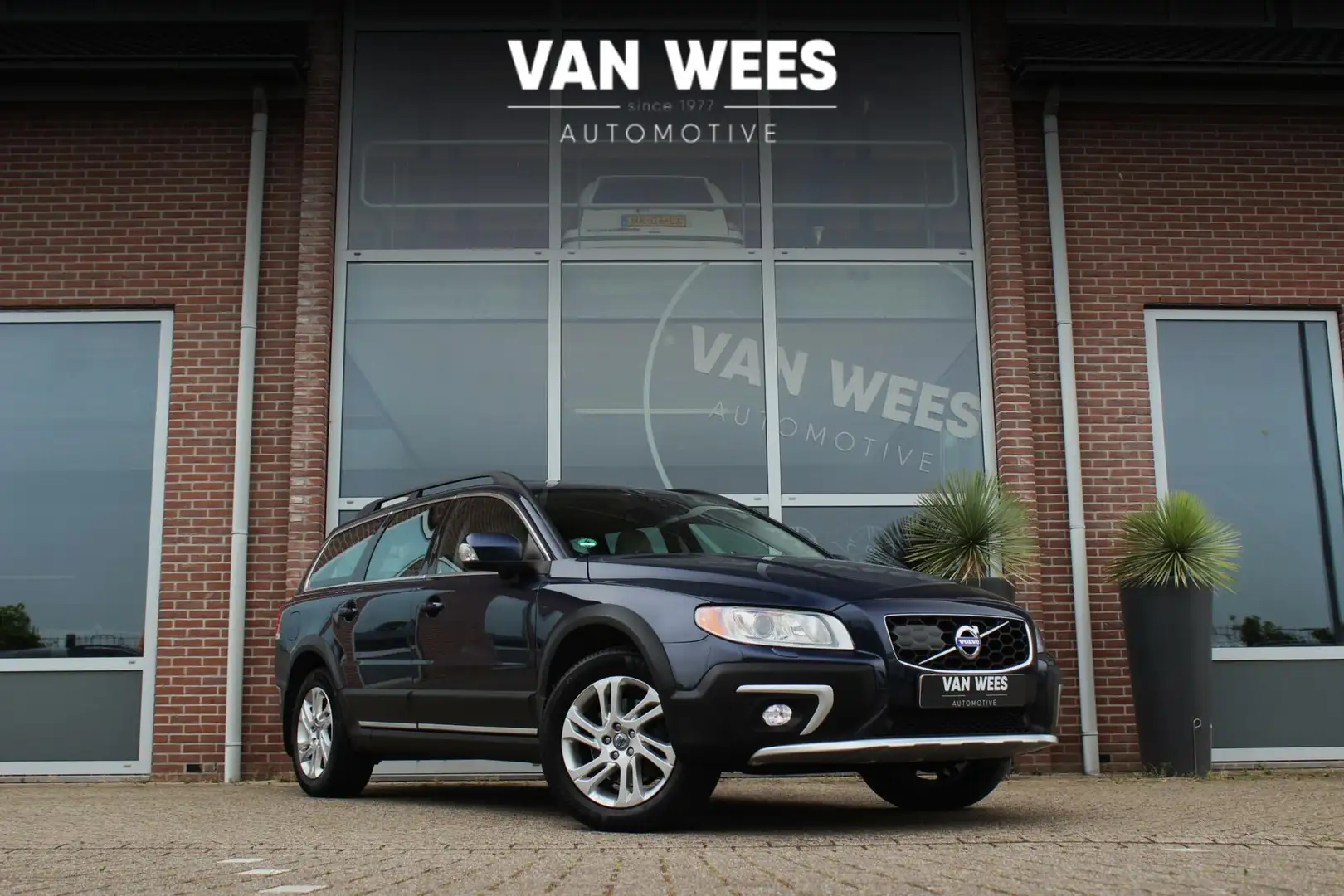 Volvo XC70 2.0 D4 FWD Summum 181 pk | Dakraam | Trekhaak | Le plava - 1