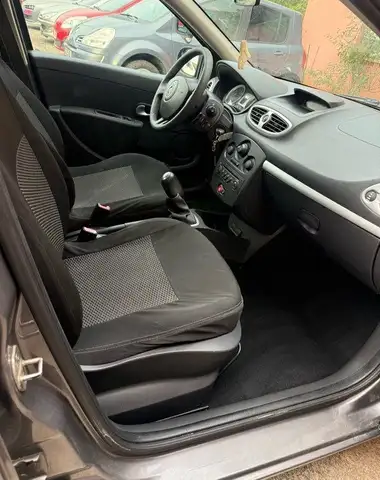 Renault Clio view 6