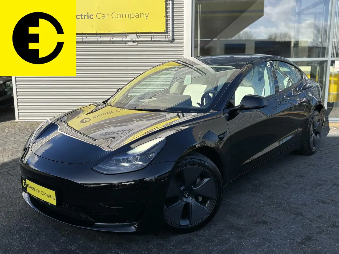 Tesla Model 3 Standard RWD Plus 60 kWh | Trekhaak |Autopilot | P Zwart - 1