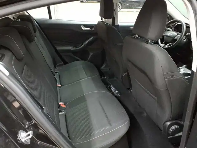 Ford Focus view 14