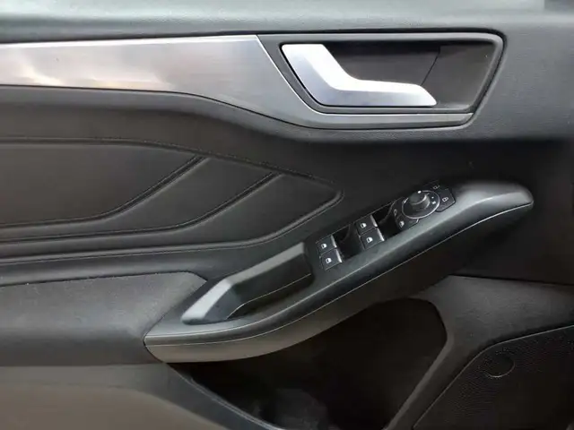 Ford Focus view 18