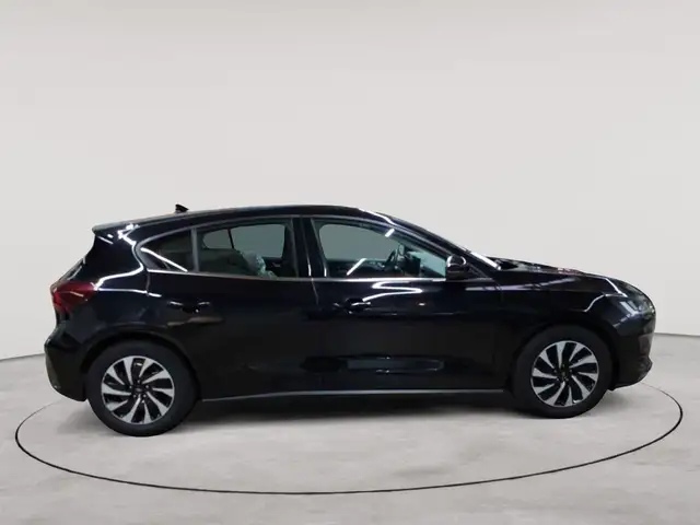 Ford Focus view 3