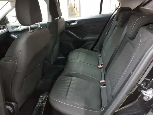 Ford Focus view 13