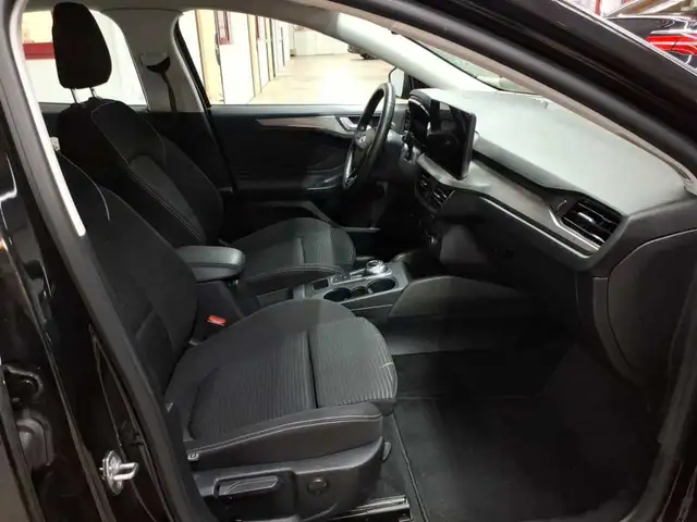 Ford Focus view 8