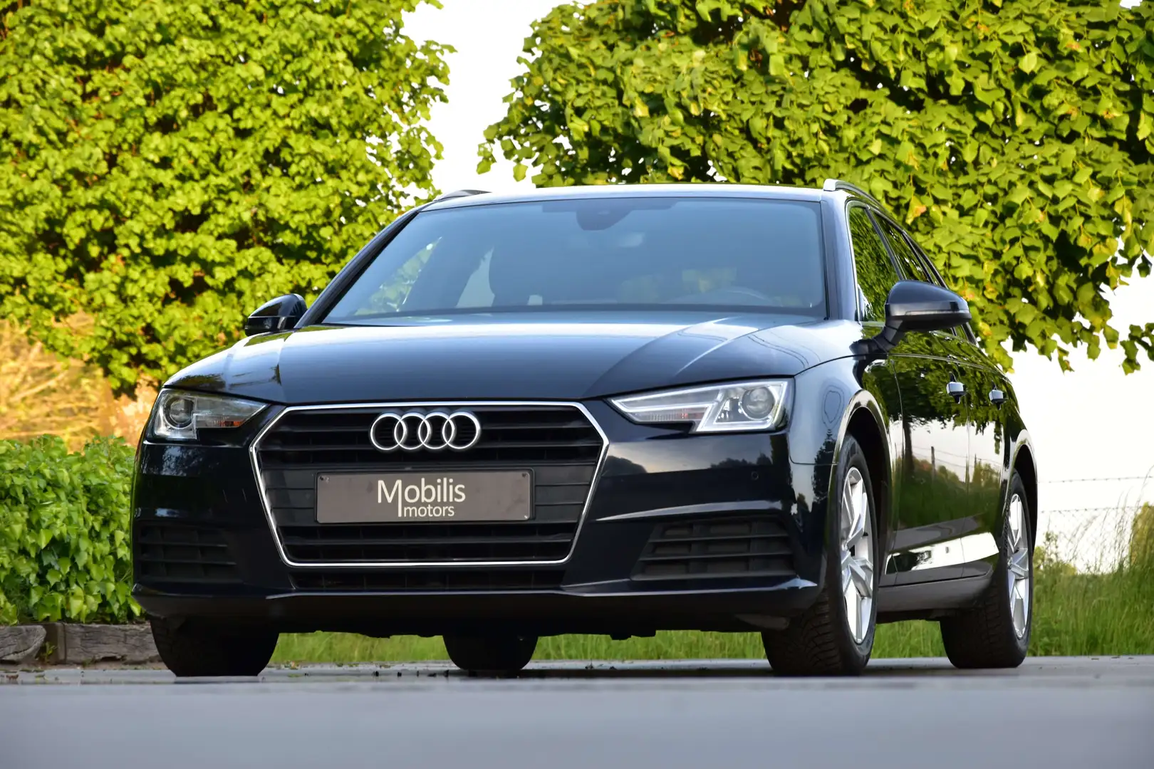 Audi A4 Avant 2.0 TDi  Business Edition Automaat Full Led Blauw - 2