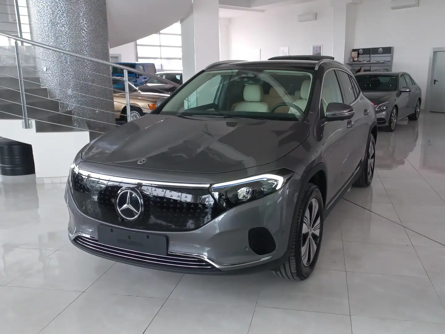 Mercedes-Benz EQA 300 Advanced Plus  4matic  -      ** Direzionale** Grigio - 1