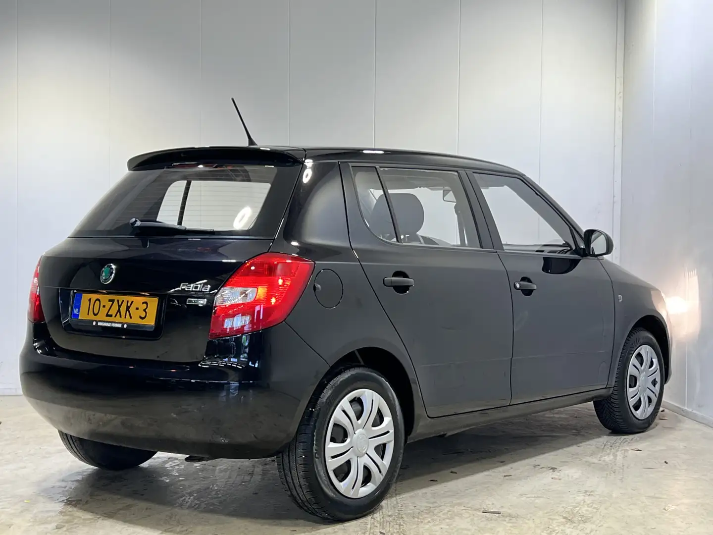 Skoda Fabia 1.2 TSI Arctic | Airco | Radio/CD/MP3 | Elektrisch Zwart - 2