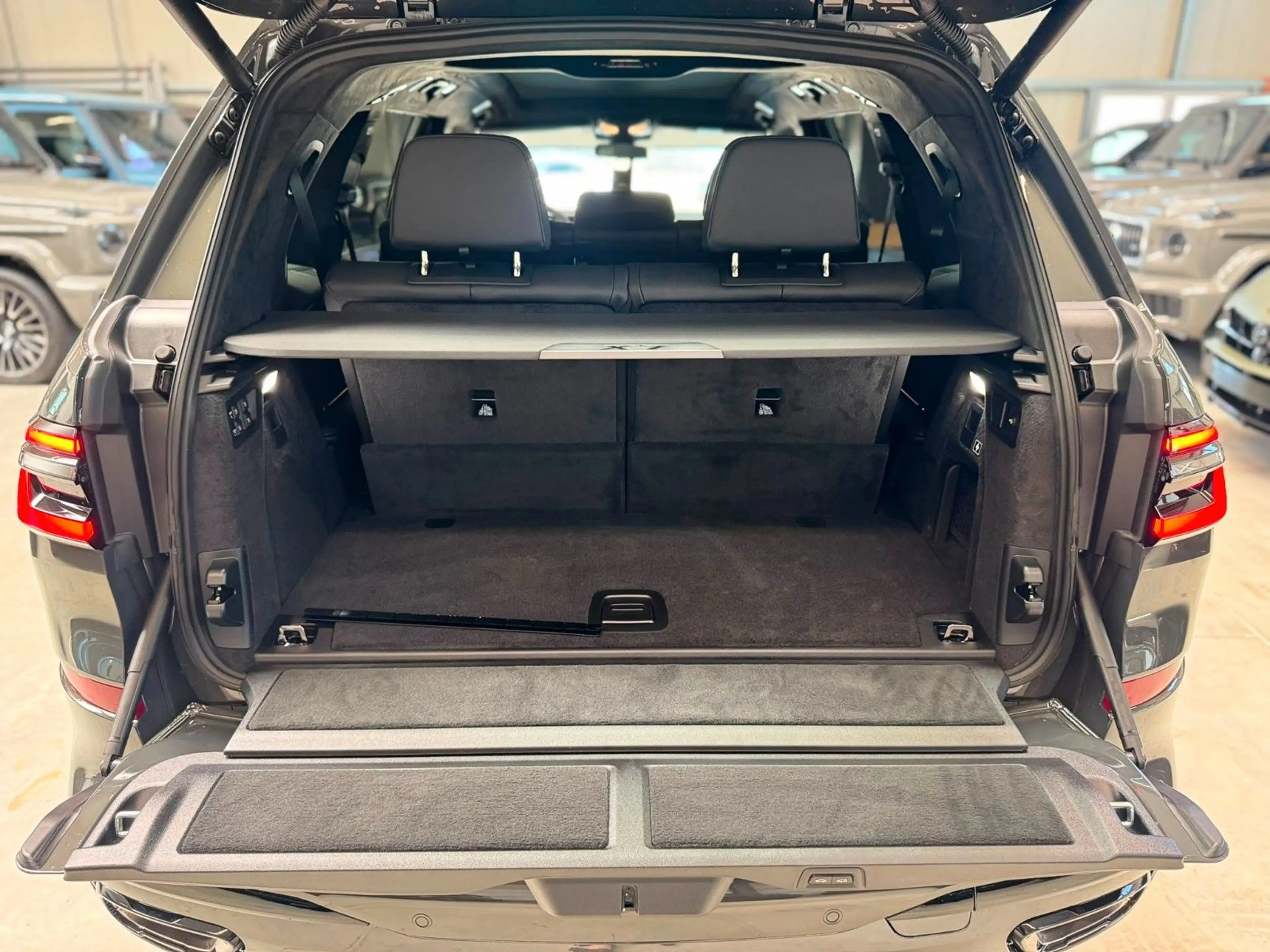 BMW X7 xDrive 40d M Sport PRO B&W SKY EXCLUSIVE FULL — photo 9