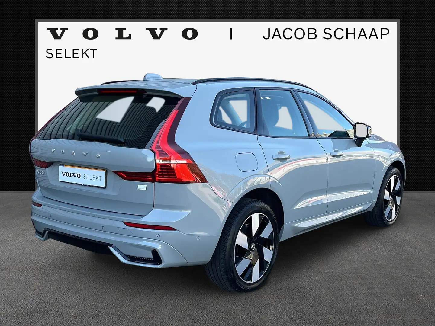 Volvo XC60 2.0 T6 Plug-in hybrid AWD Ultimate Dark / Head-Up Grijs - 2
