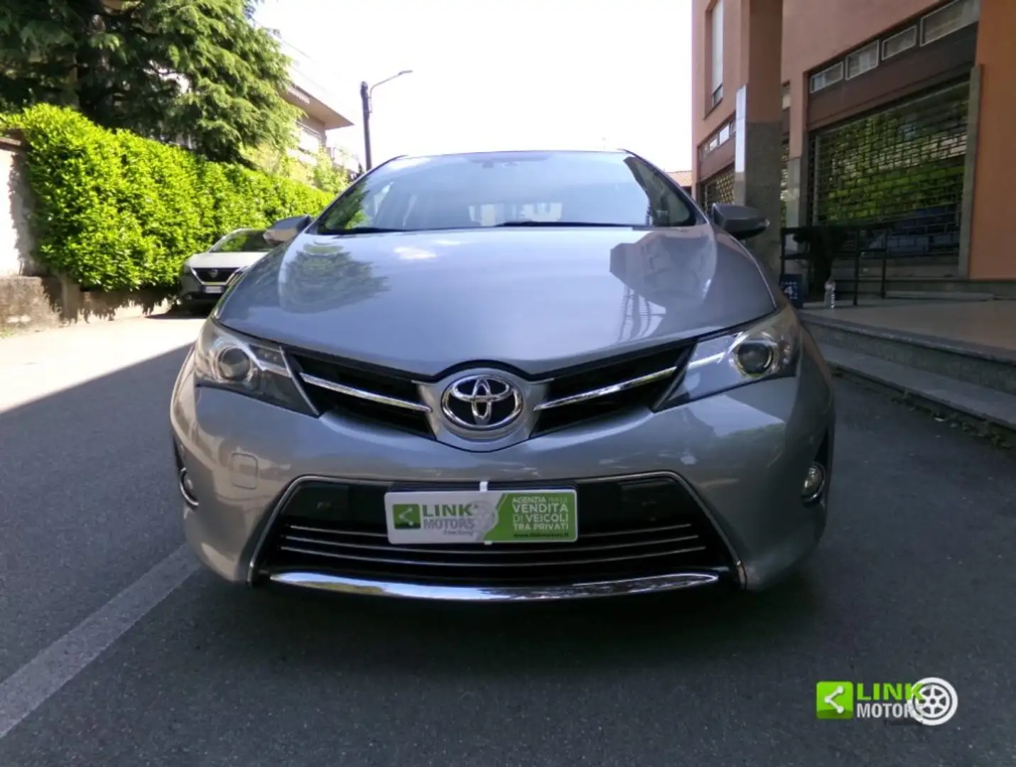 Toyota Auris Lounge 2.0 d 5 porte 124 cv euro 5 Gris - 1