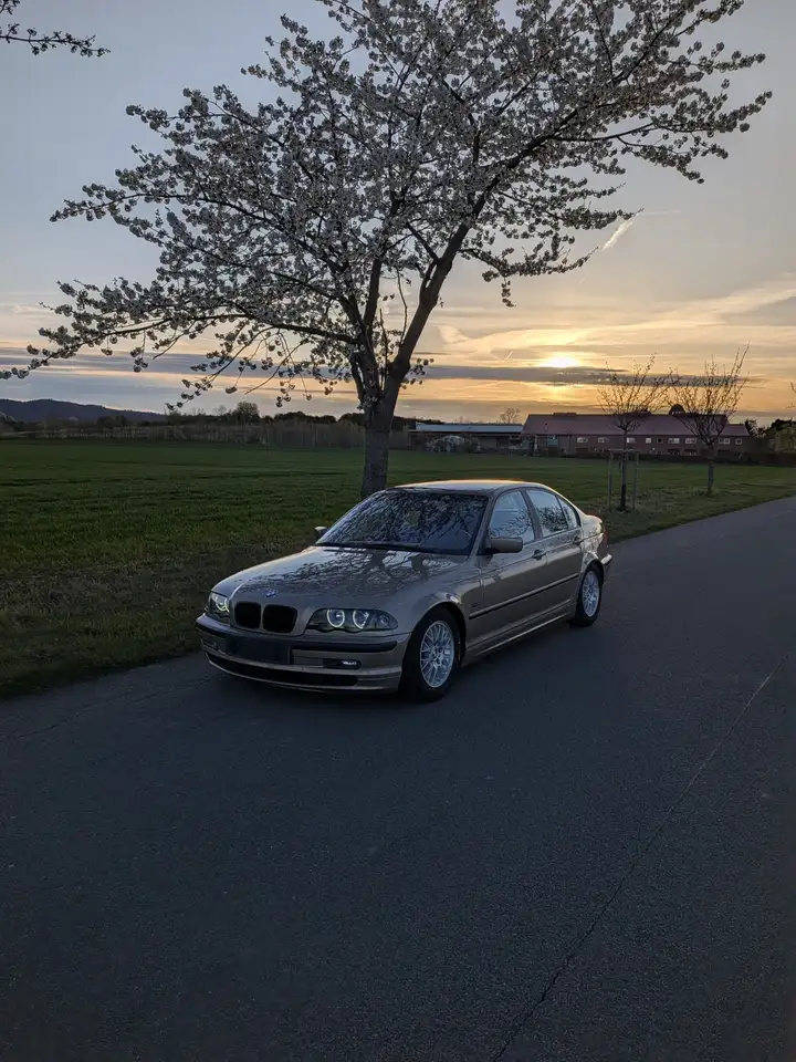 BMW 318i, foto 1