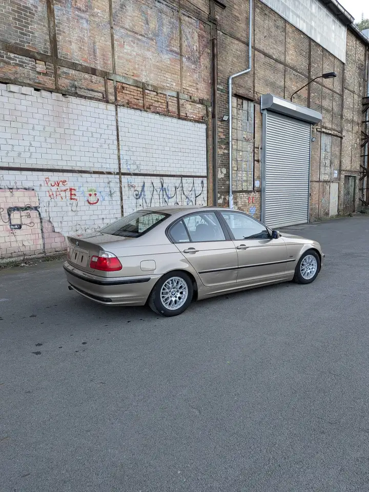 BMW 318i, foto 4