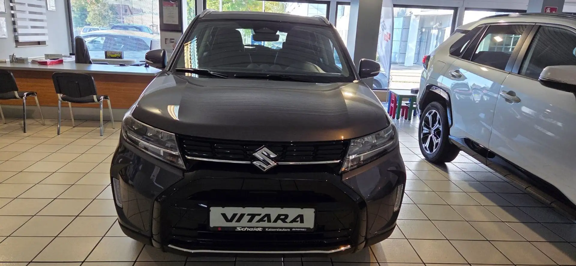 Suzuki Vitara 1.5 DUALJET Hybrid Comfort+ AGS Allgrip Grau - 1