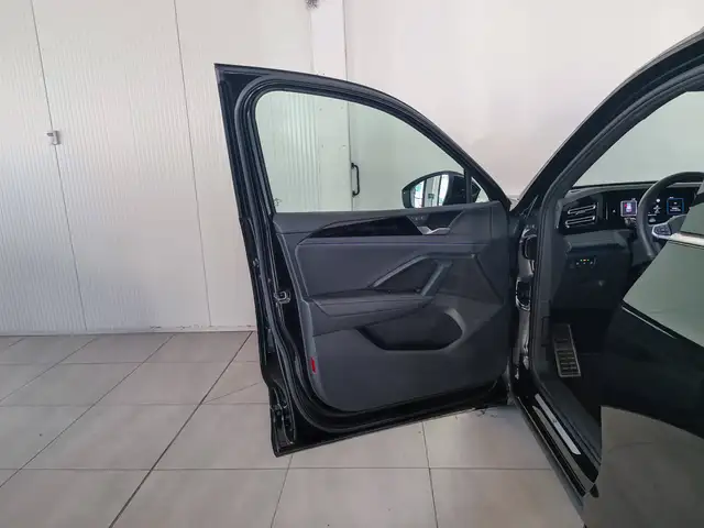Volkswagen Tiguan view 24