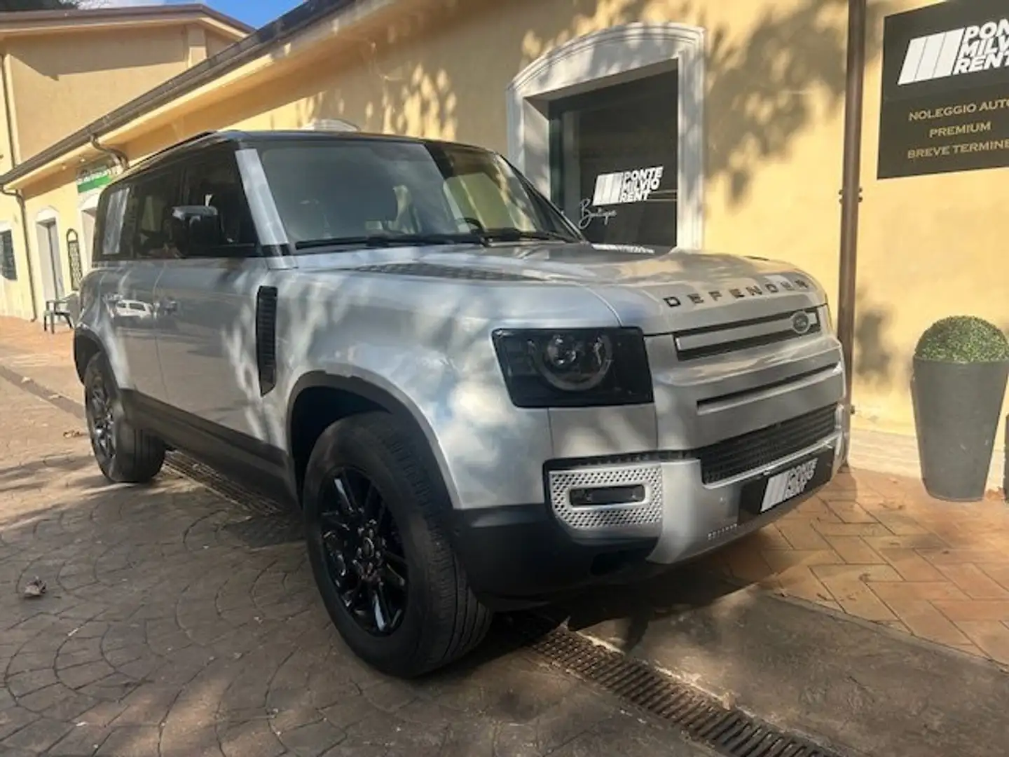 Land Rover Defender Defender  GARANZIA MADRE FINO A 2026 3.0d mhevSE Grigio - 1
