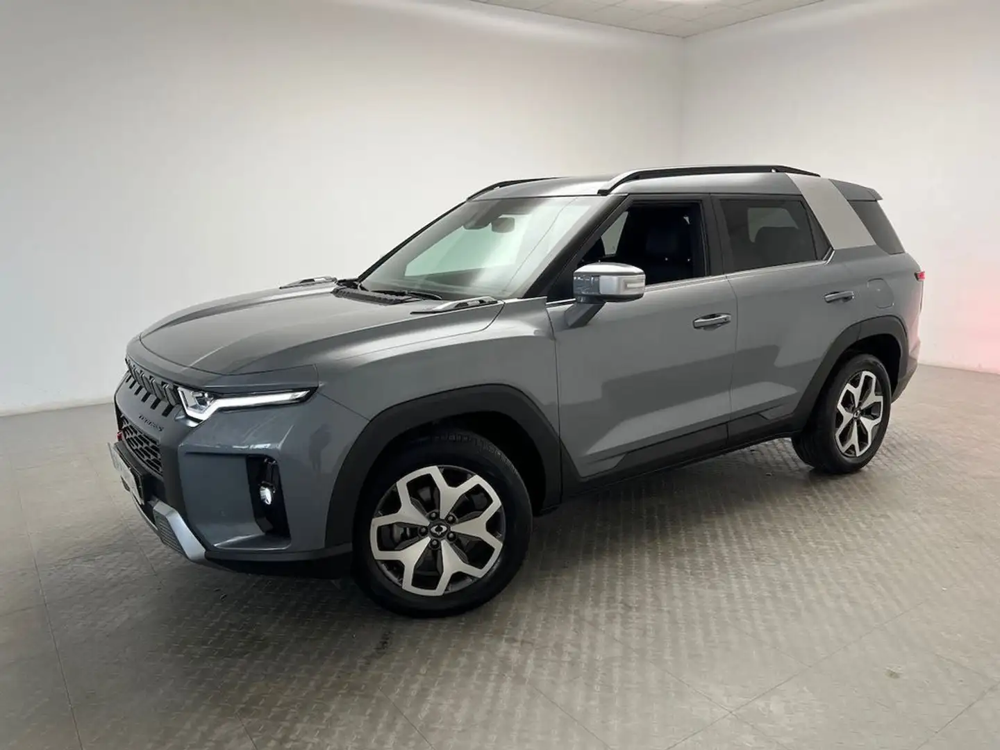 SsangYong Torres G15 Life Aut. Gris - 2