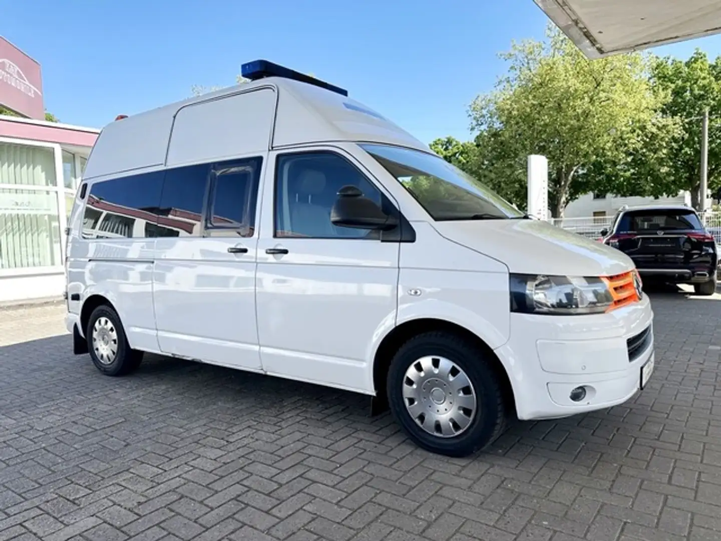 Volkswagen T5 KTW Krankenwagen AUTOMAT/KLIMA/PDC Weiß - 1