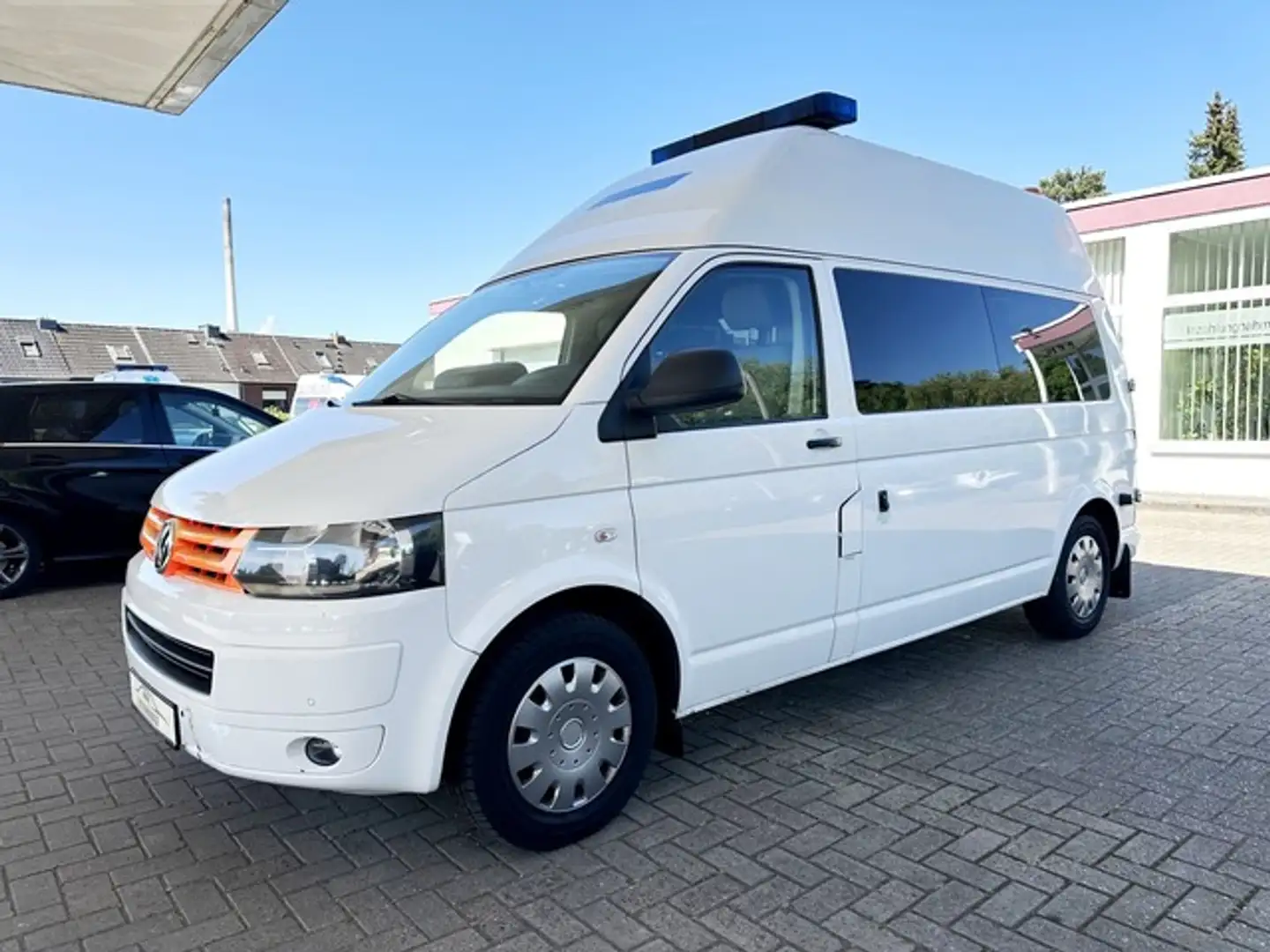 Volkswagen T5 KTW Krankenwagen AUTOMAT/KLIMA/PDC Weiß - 2