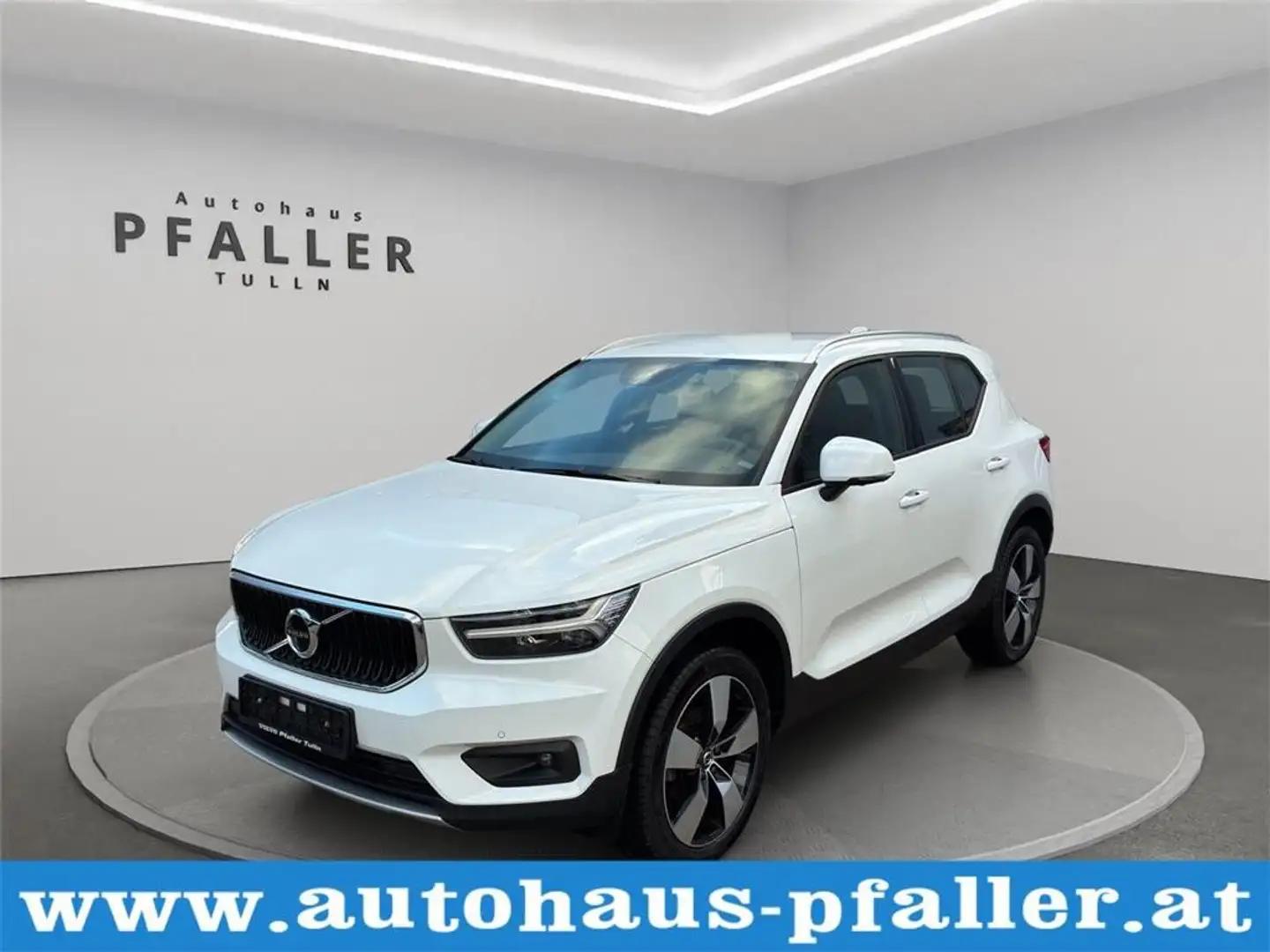 Volvo XC40 T3 Momentum Weiß - 1