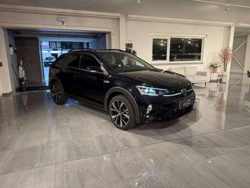 3x R-LINE * ALCANTARA * ZETEL VERWARMING * BLACK PACK * IQ LED * CAR PLAY * 18" ALU VELGEN * NAVI * CAMERA *