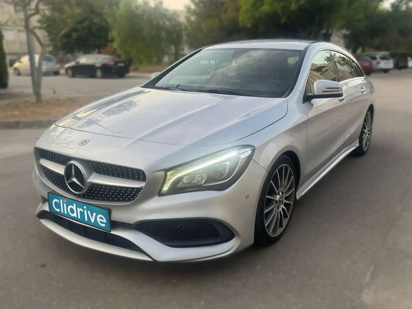 Mercedes-Benz CLA 200 Shooting Brake 200d 7G-DCT Gris - 2
