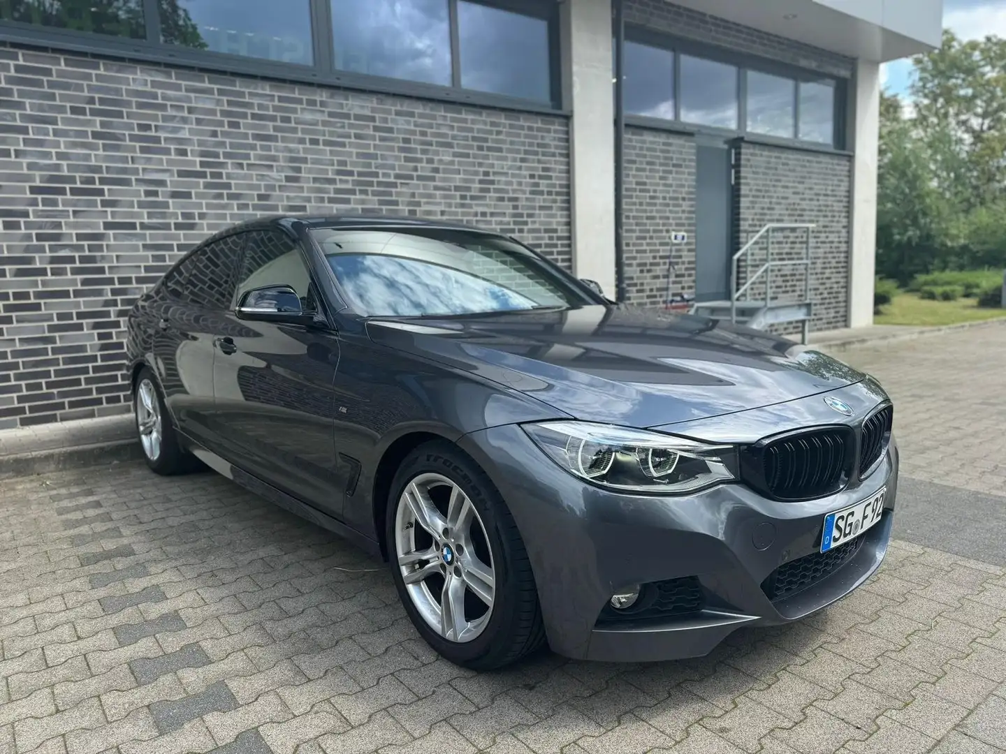 BMW 320 320 d M Sport Gris - 1