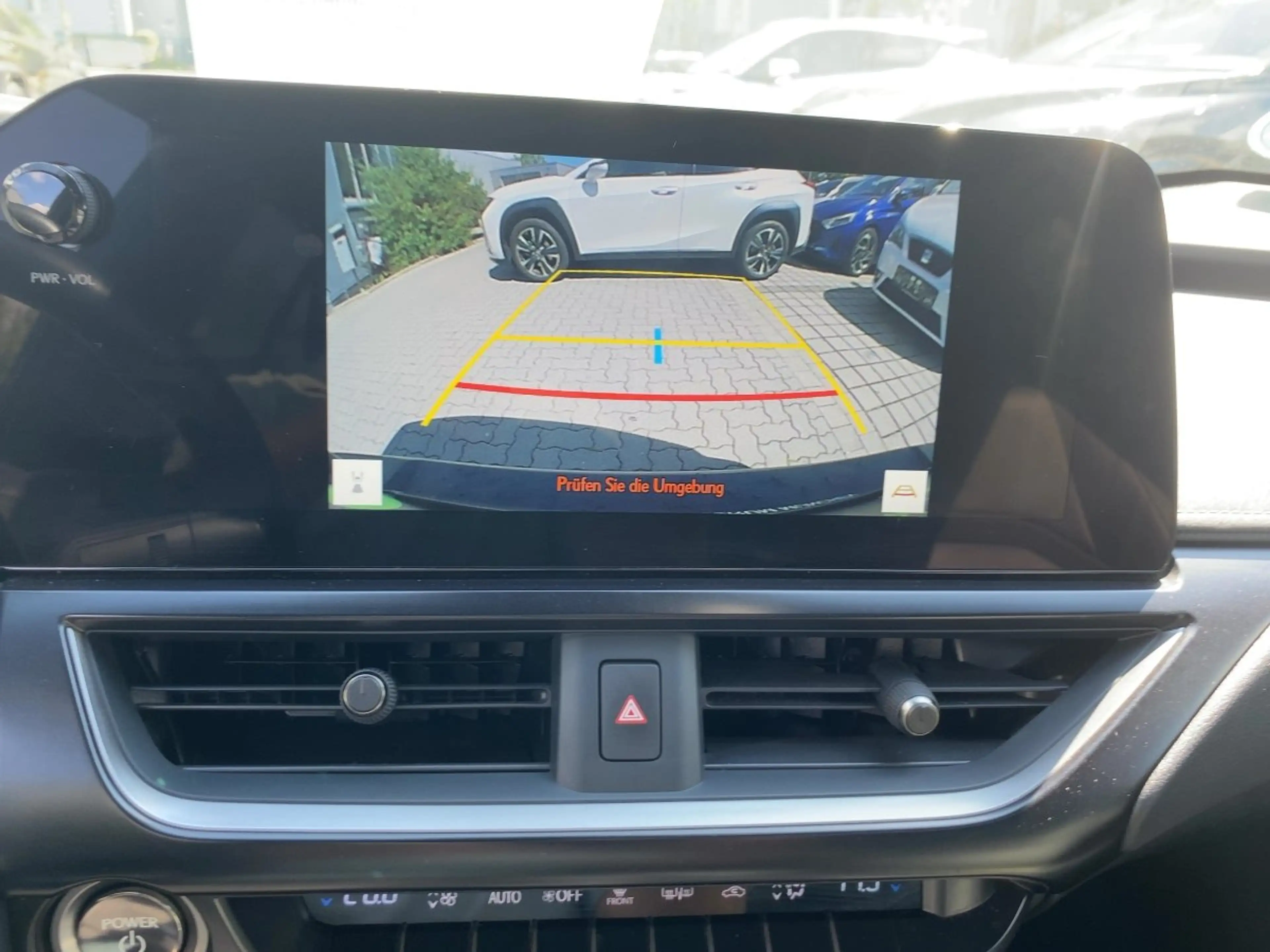 Lexus UX 250h UX 250 h Executive Line zuverlässiger Crossover — photo 15