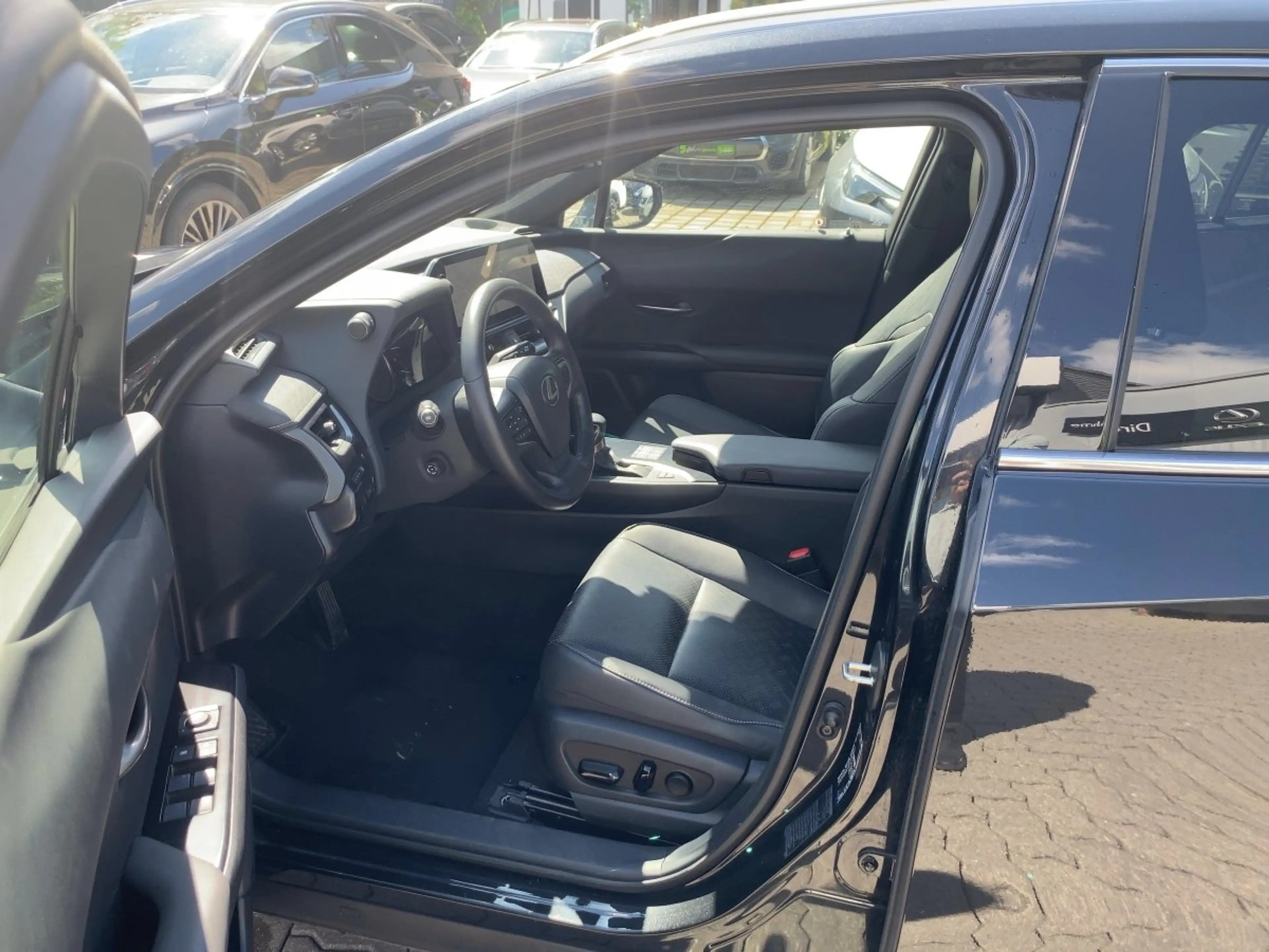 Lexus UX 250h UX 250 h Executive Line zuverlässiger Crossover — photo 10