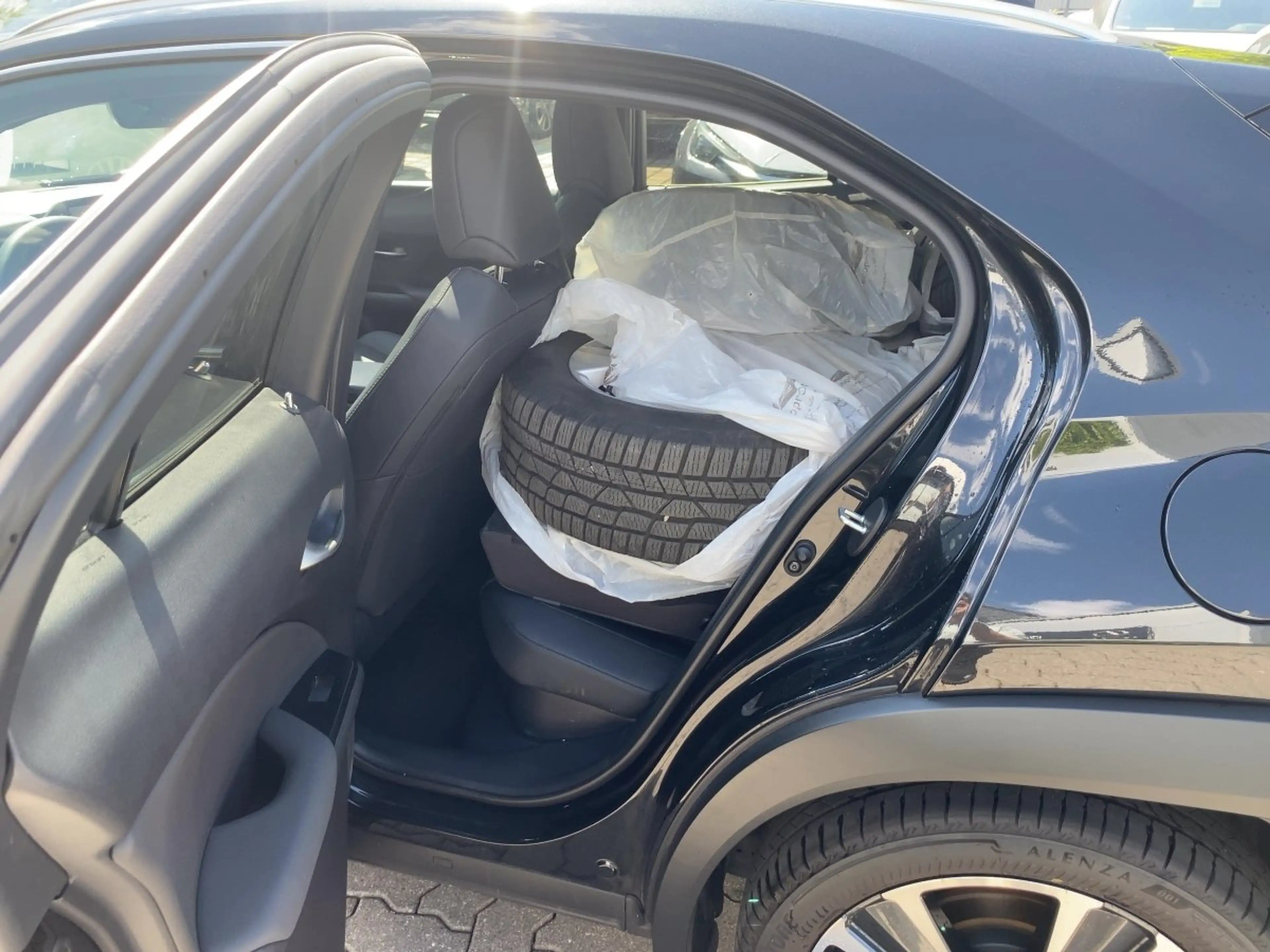 Lexus UX 250h UX 250 h Executive Line zuverlässiger Crossover — photo 11