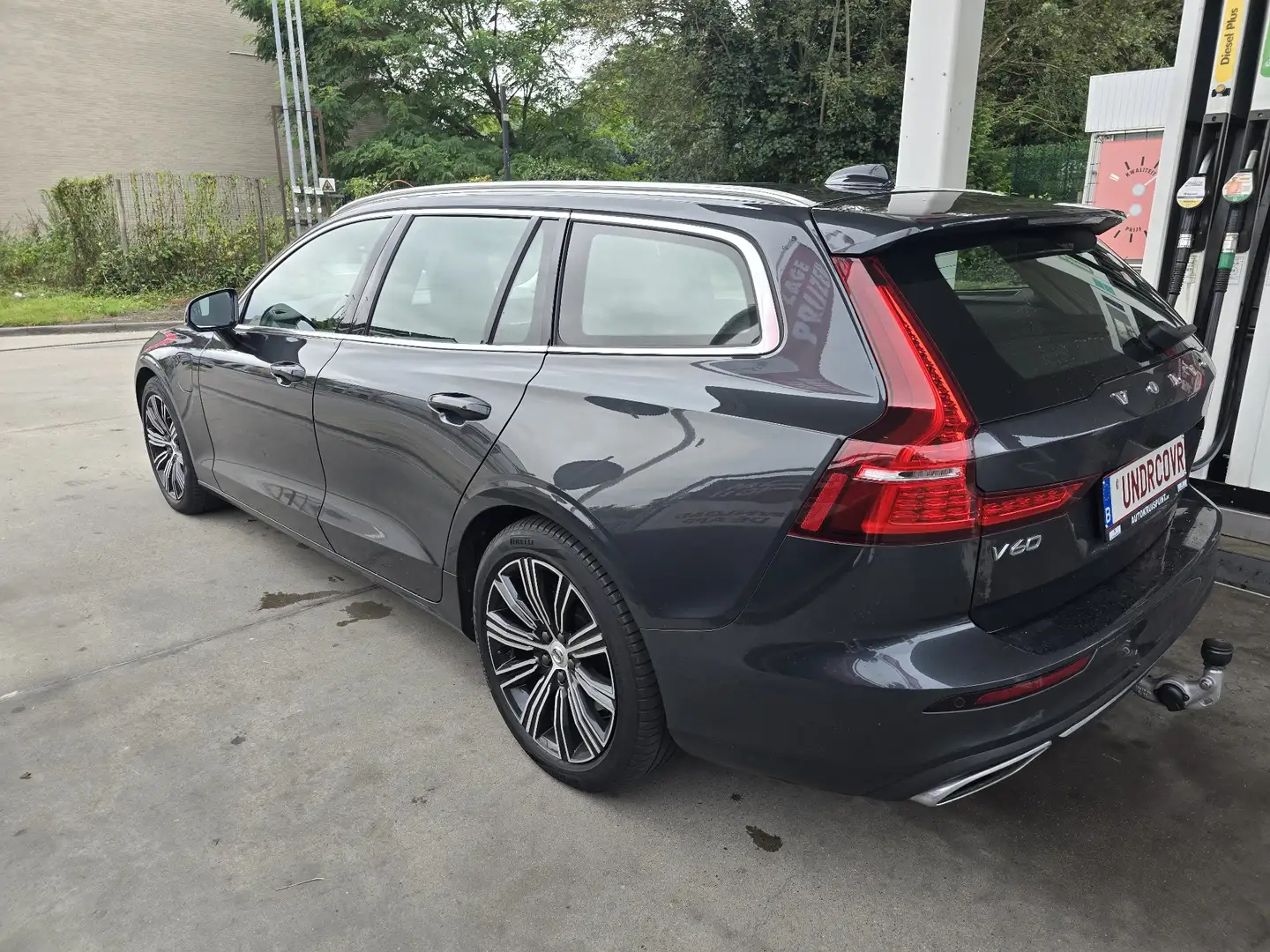 Volvo V60 T8 AWD Twin Engine Geartronic Inscription Grijs - 2