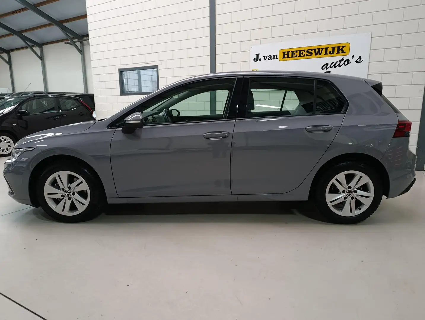 Volkswagen Golf 1.0 eTSI Life Pdc V+A | Lmv | Automaat ! Grijs - 2