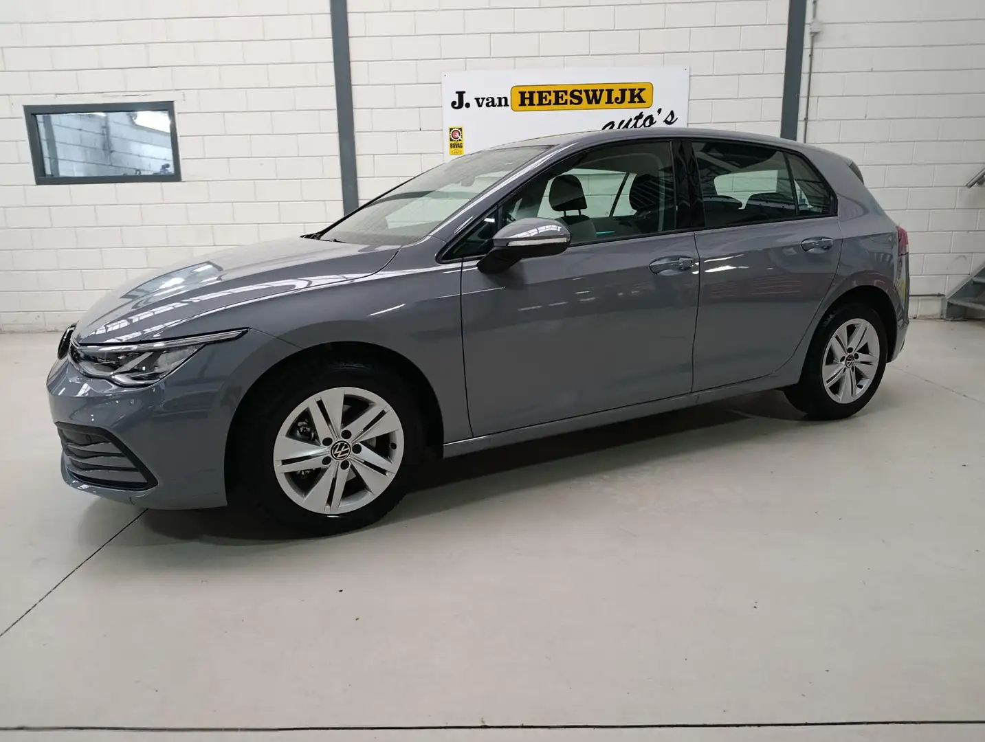 Volkswagen Golf 1.0 eTSI Life Pdc V+A | Lmv | Automaat ! Grijs - 1