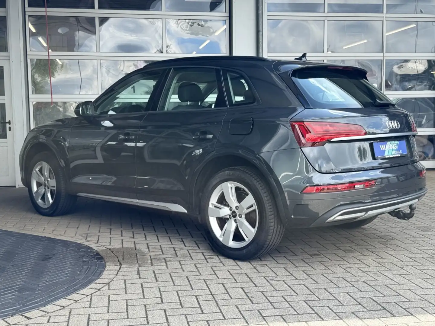 Audi Q5 50 TFSI e Quattro LEDER + AHK 1. Hd. NAVI RFK Grau - 2