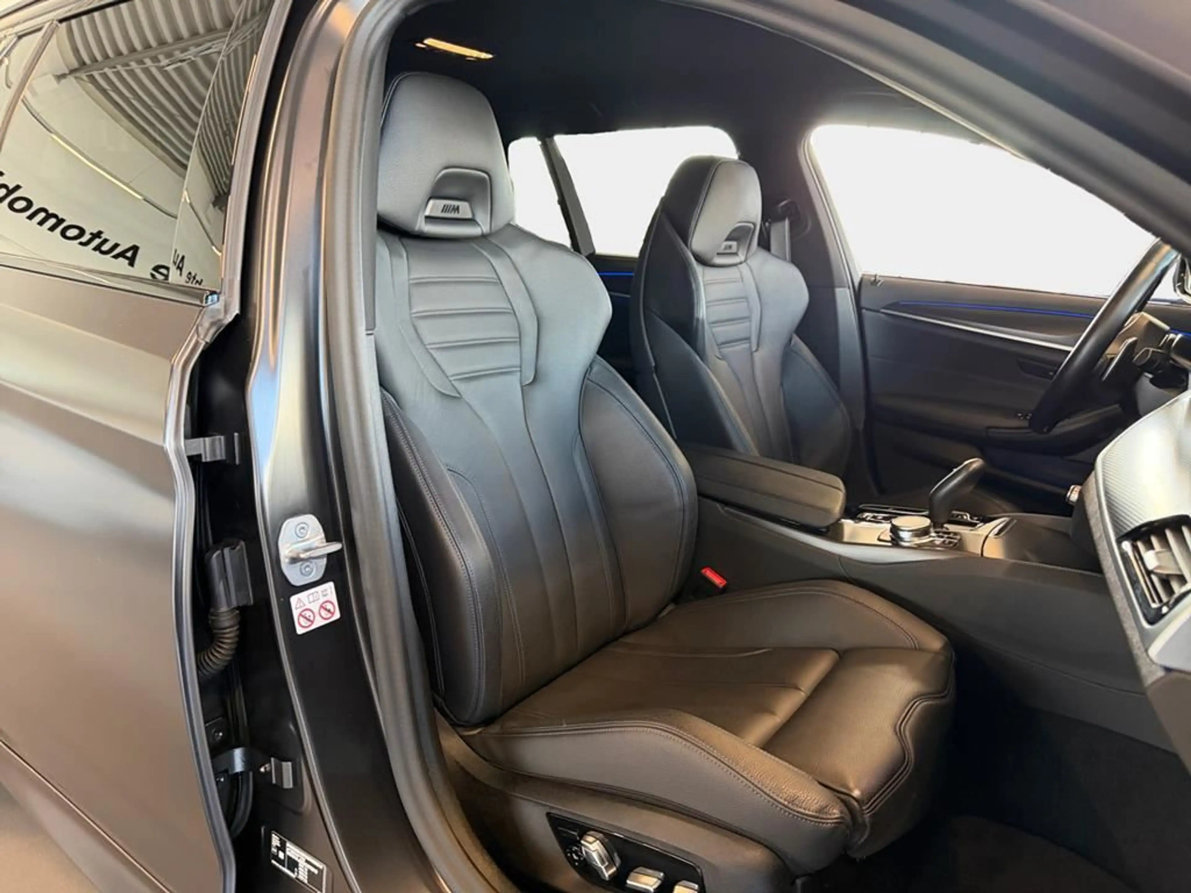 BMW 540 M Sport Pro — photo 14