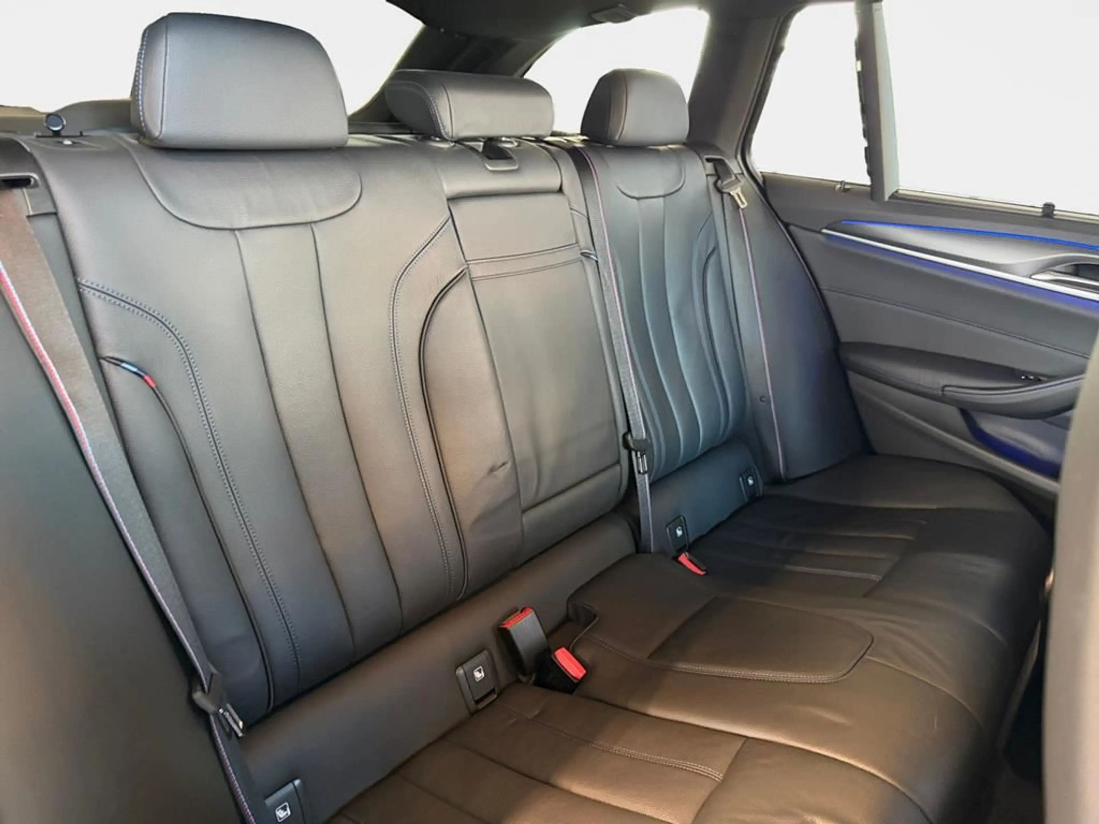 BMW 540 M Sport Pro — photo 15