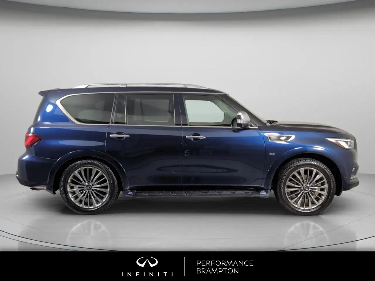 Infiniti QX80 снимка Infiniti QX80