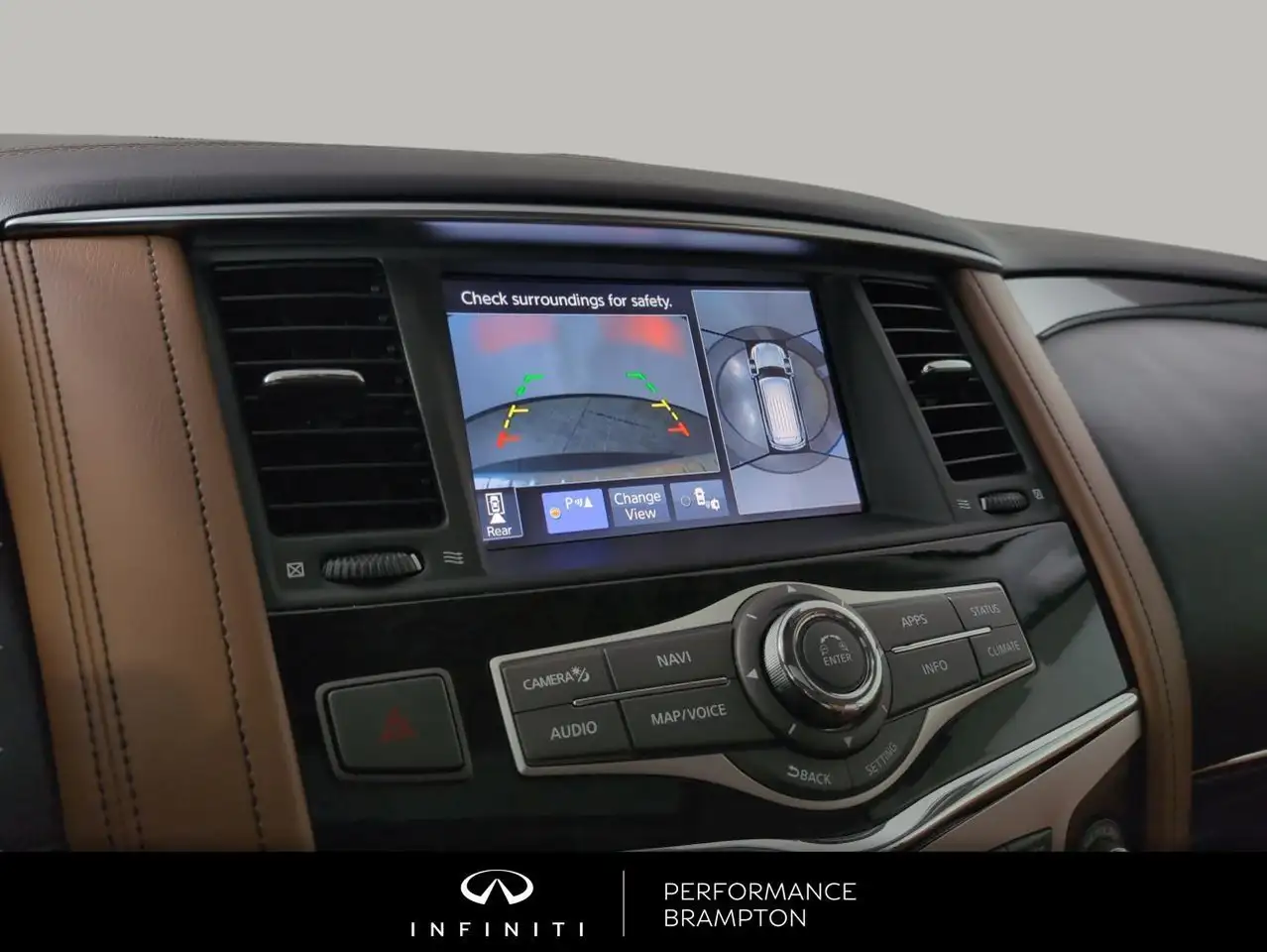 Infiniti QX80 снимка Infiniti QX80