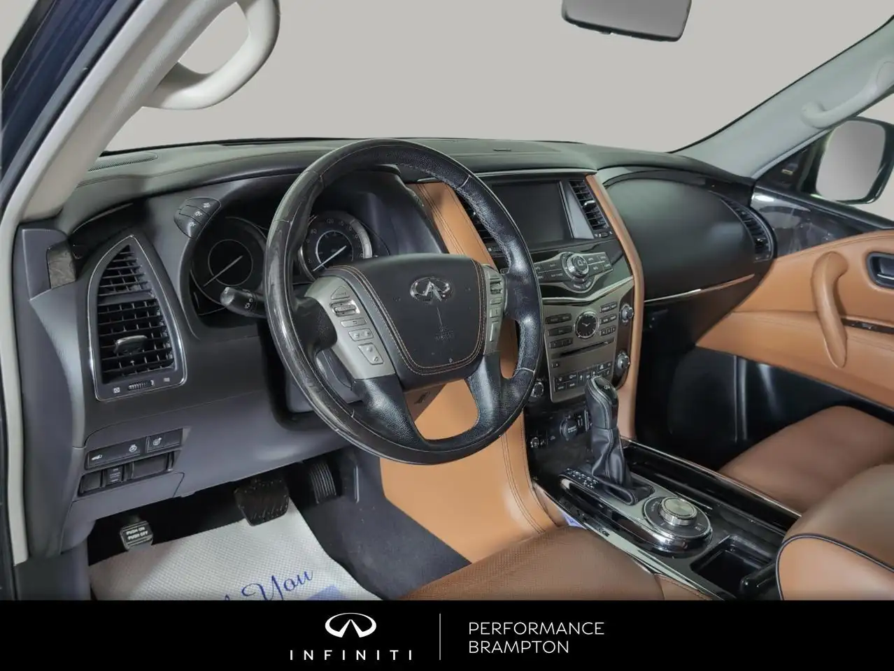 Infiniti QX80 снимка Infiniti QX80
