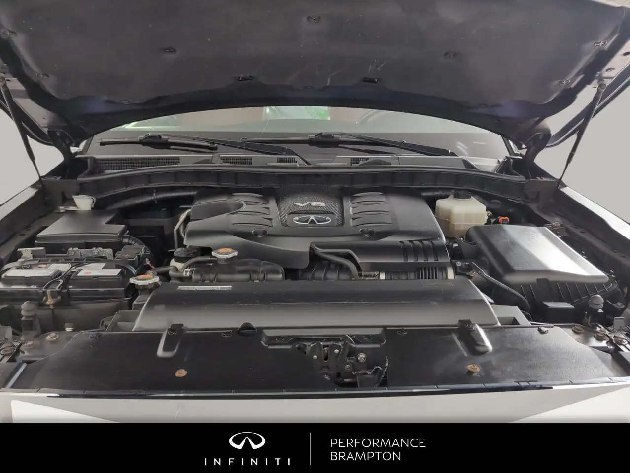 Infiniti QX80 снимка Infiniti QX80