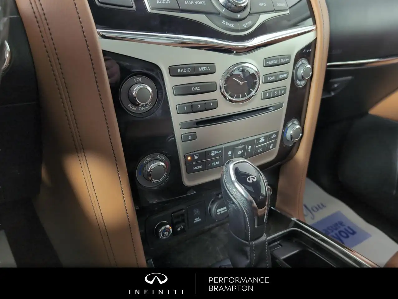 Infiniti QX80 снимка Infiniti QX80