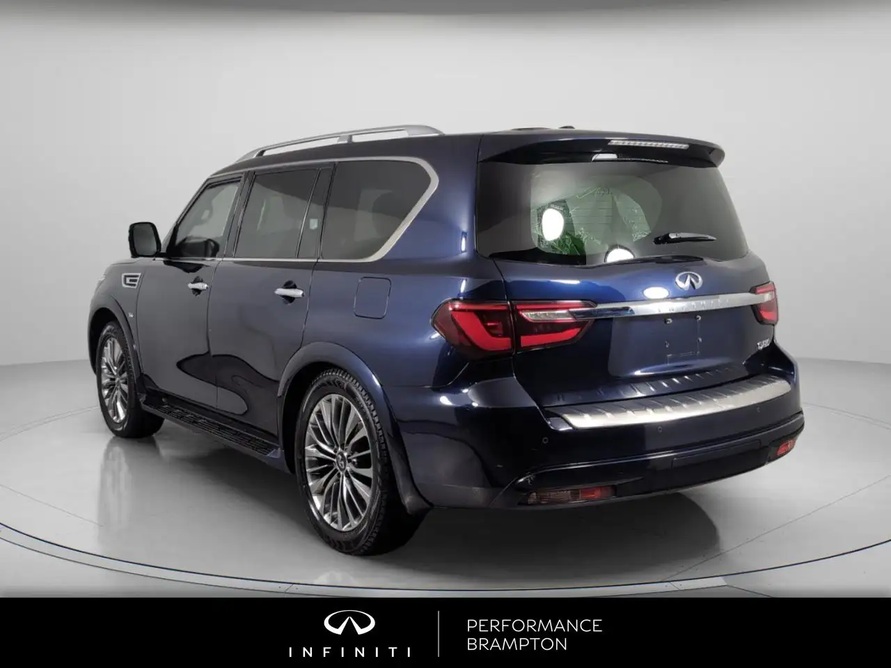 Infiniti QX80 снимка Infiniti QX80