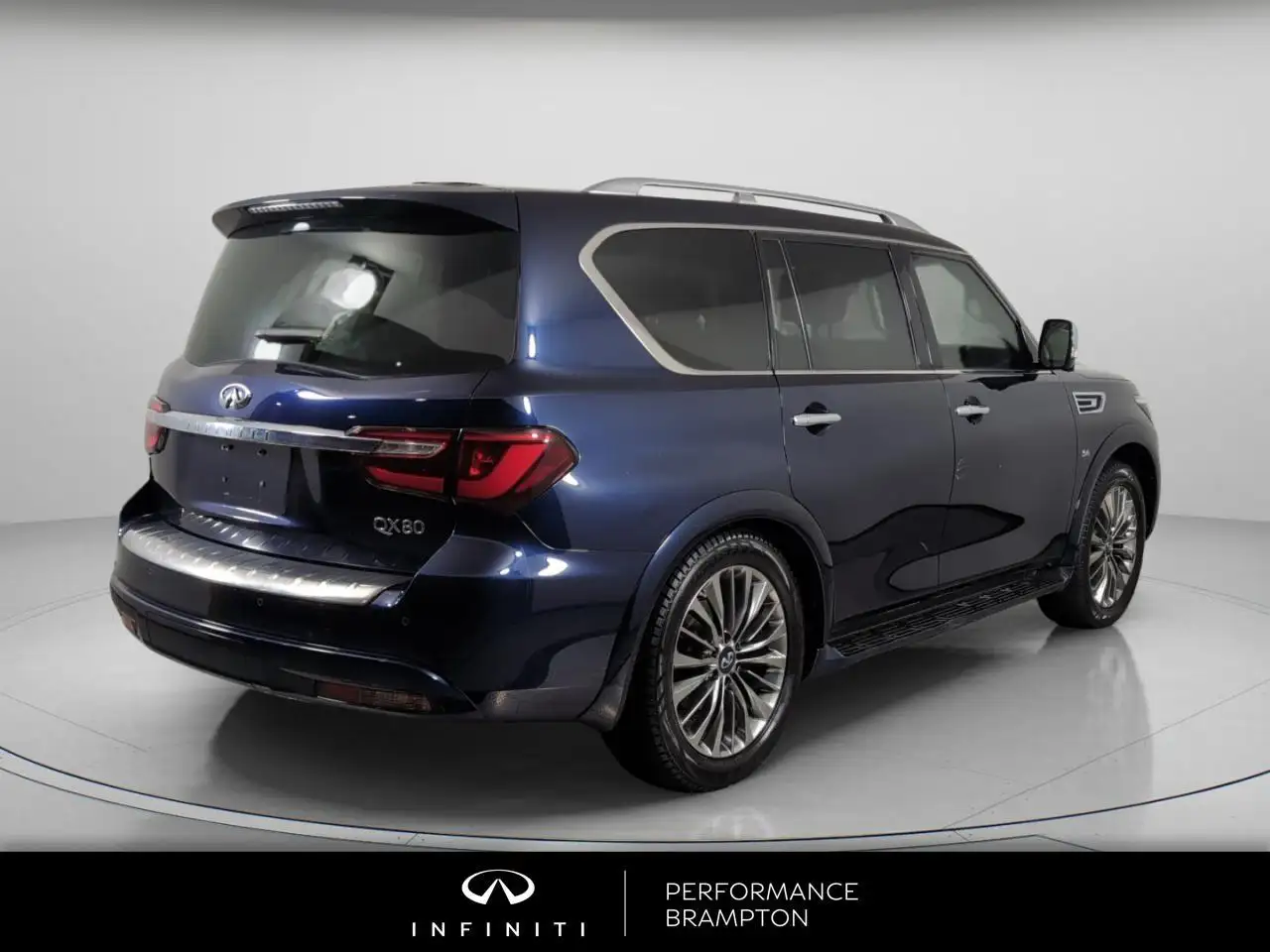 Infiniti QX80 снимка Infiniti QX80